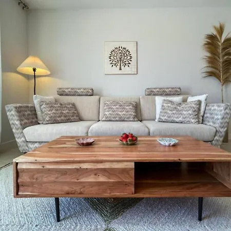 Apartman Con Terraza Y Vista Al Jardin