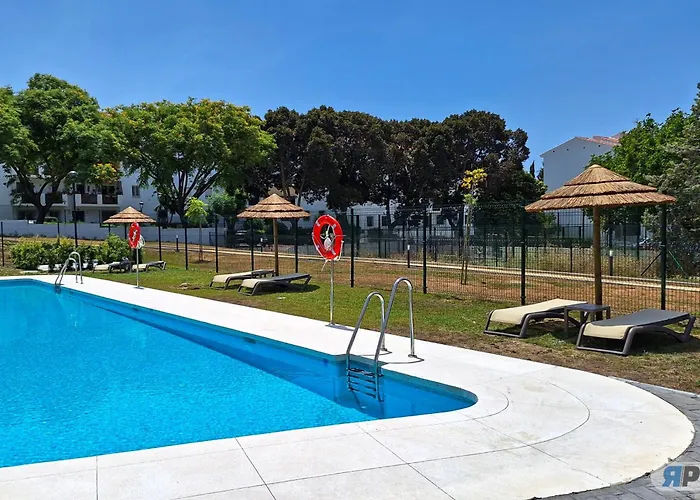 Con Terraza Y Vista Al Jardin