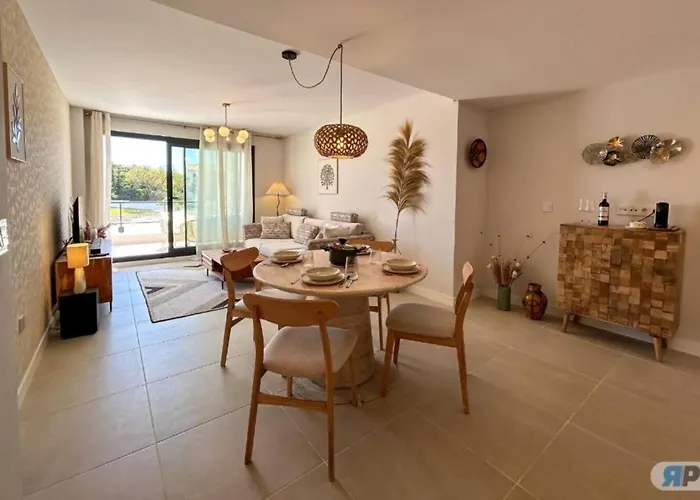 Con Terraza Y Vista Al Jardin Appartement