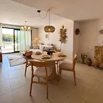 Con Terraza Y Vista Al Jardin Apartment