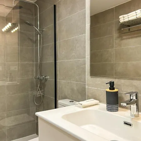 Apartment Con Terraza Y Vista Al Jardin