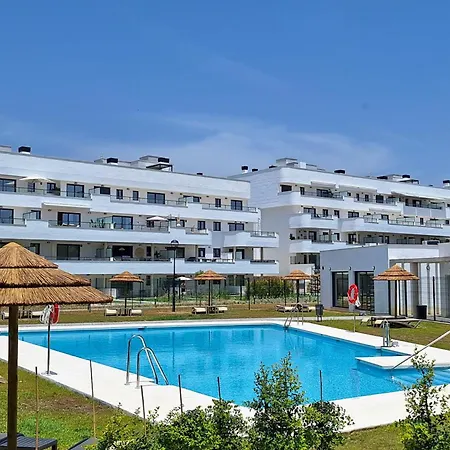 Con Terraza Y Vista Al Jardin Estepona
