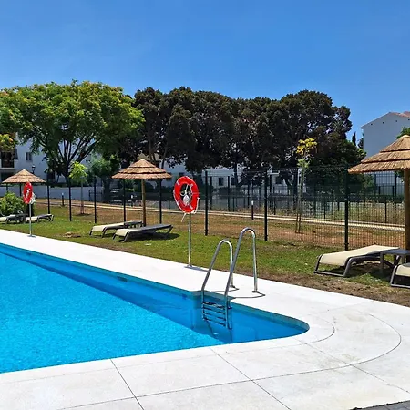 Con Terraza Y Vista Al Jardin