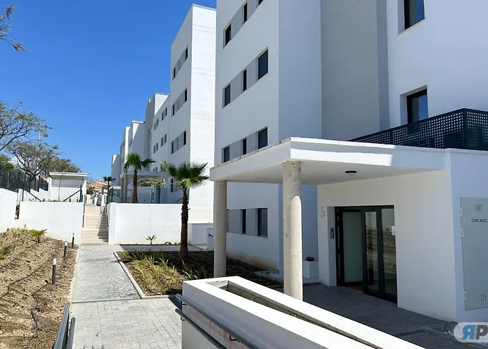 Con Terraza Y Vista Al Jardin Estepona