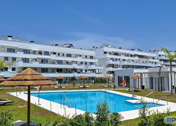 Con Terraza Y Vista Al Jardin Estepona