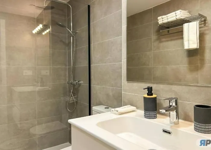 Con Terraza Y Vista Al Jardin Estepona