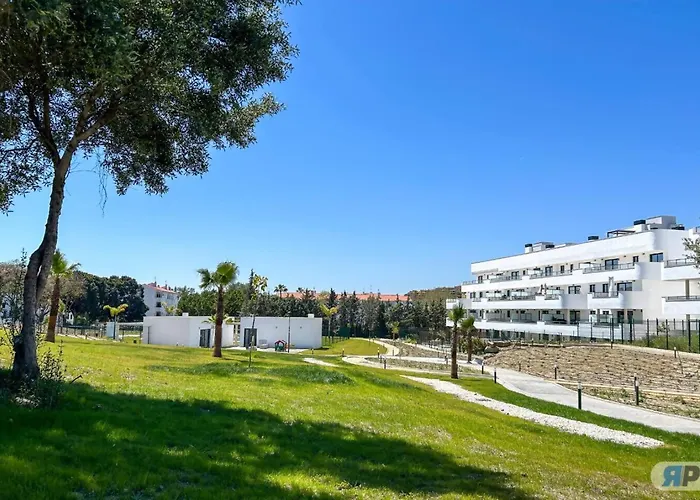 Con Terraza Y Vista Al Jardin Estepona