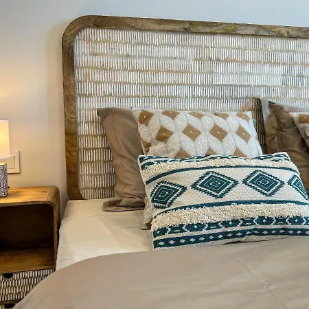 Con Terraza Y Vista Al Jardin Appartamento