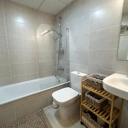 Con Terraza Y Vista Al Jardin *