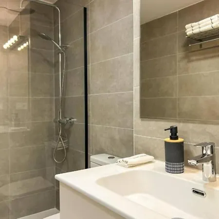 Con Terraza Y Vista Al Jardin Estepona