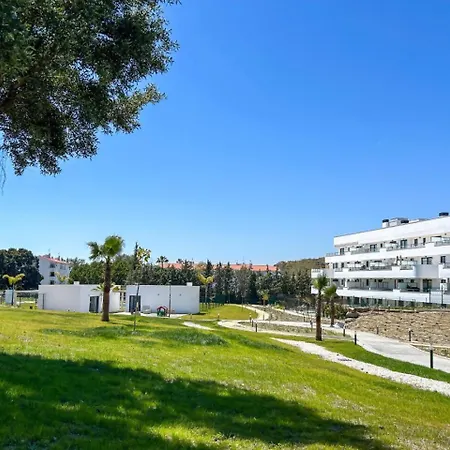 Con Terraza Y Vista Al Jardin Estepona