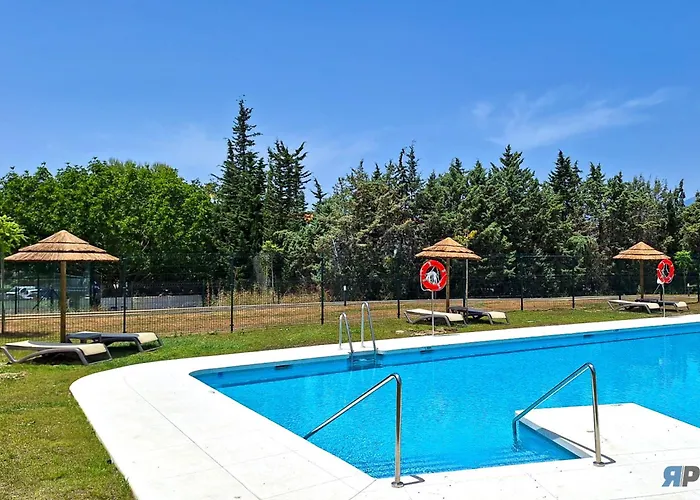 Con Terraza Y Vista Al Jardin 埃斯特波纳