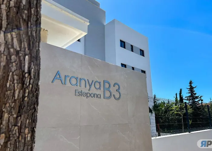 Con Terraza Y Vista Al Jardin