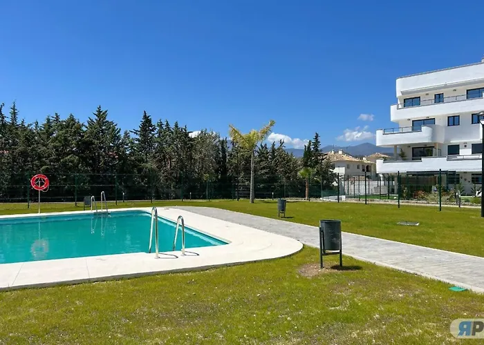 Con Terraza Y Vista Al Jardin * 埃斯特波纳