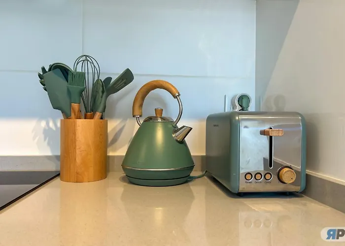 Con Terraza Y Vista Al Jardin