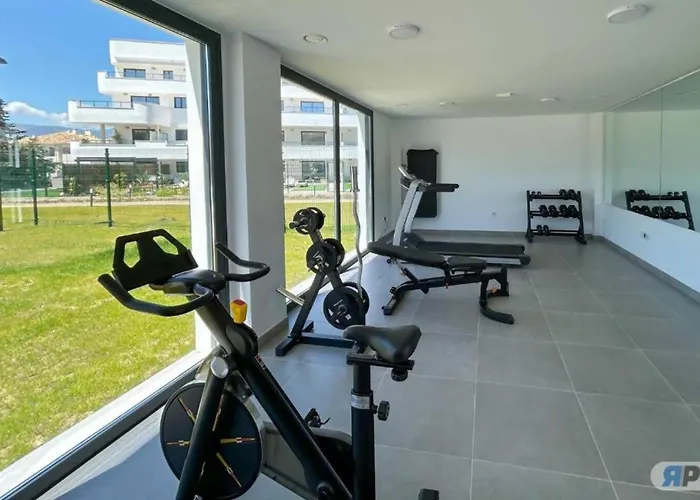 Con Terraza Y Vista Al Jardin 埃斯特波纳