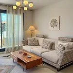 Apartment Con Terraza Y Vista Al Jardin
