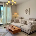 Con Terraza Y Vista Al Jardin